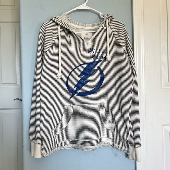 Blue 84 Distressed Tampa Bay Lightning pullover sweatshirt - Picture 2 of 5